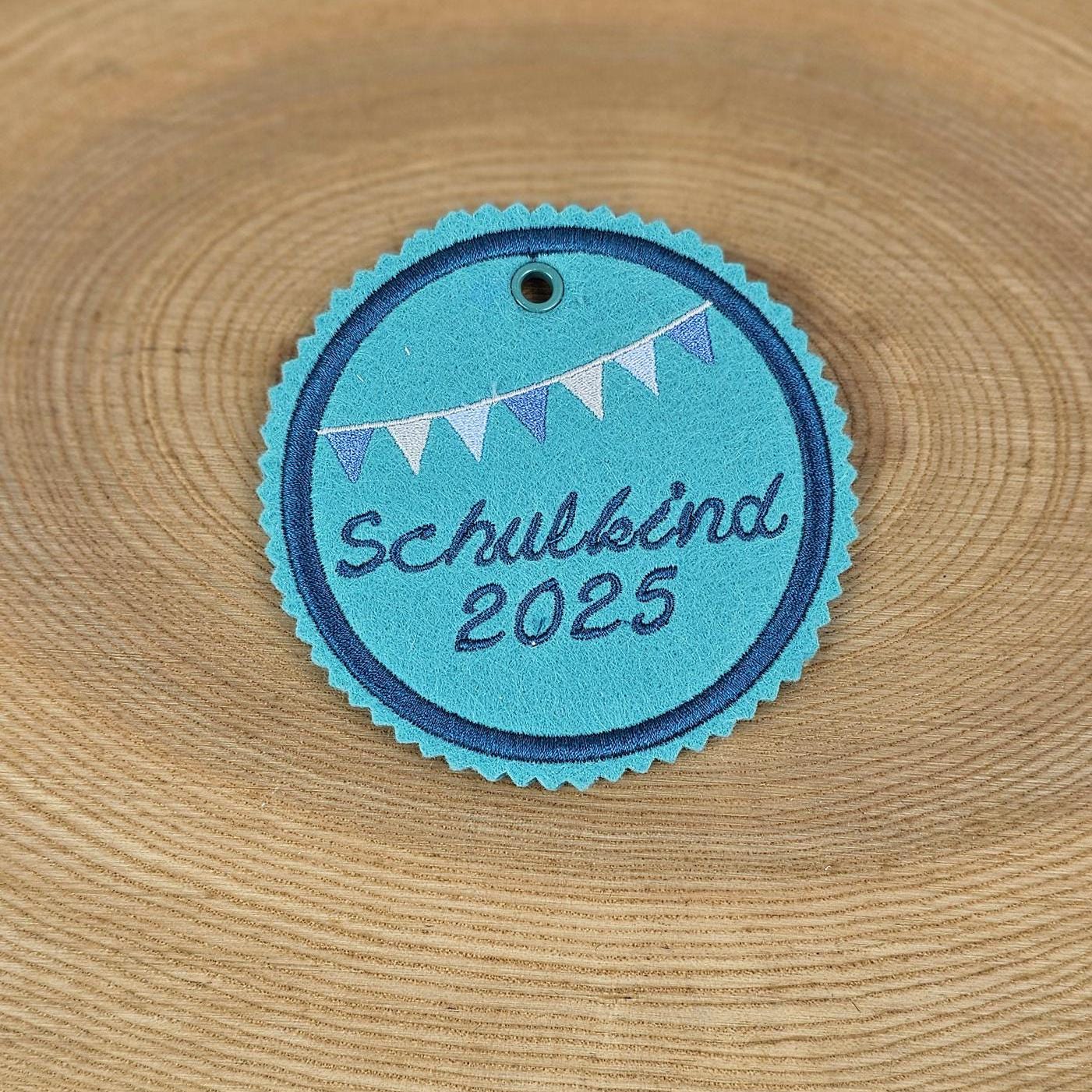 Schultüten Anhänger | türkis | Einschulung | Schulkind 2025 | Button Anhänger | Schultüte Zubehör | inklusive Band