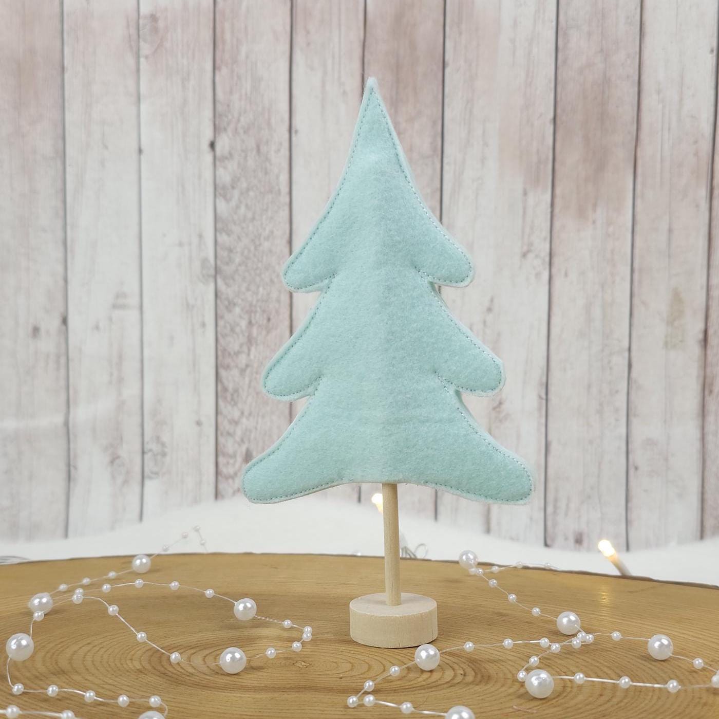 Weihnachtsbaum mit Kugeln aus mint farbenen Filz | Tannenbaum auf Holzständer| Filzbaum als Dekoration, Weihnachtsgrüße oder Mitbringsel