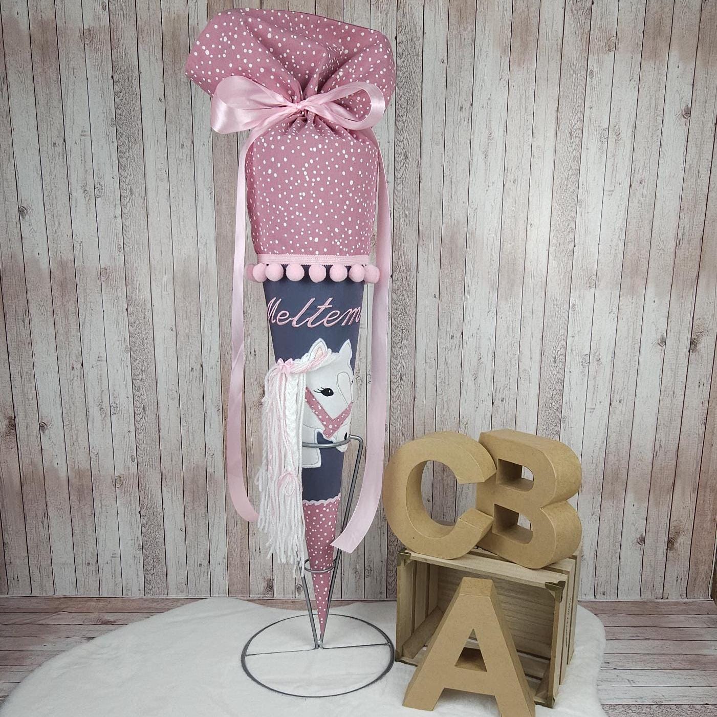 Schultüte mit Name | Pferdekopf | dunkelgrau/mauve Tupfen | Einschulung | personalisierte Zuckertüte | Schultüte aus Stoff | Kissen