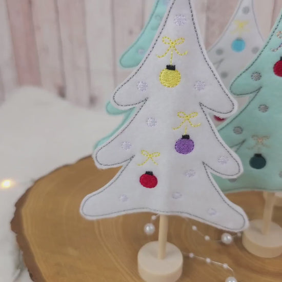 Weihnachtsbaum mit Kugeln aus mint farbenen Filz | Tannenbaum auf Holzständer| Filzbaum als Dekoration, Weihnachtsgrüße oder Mitbringsel